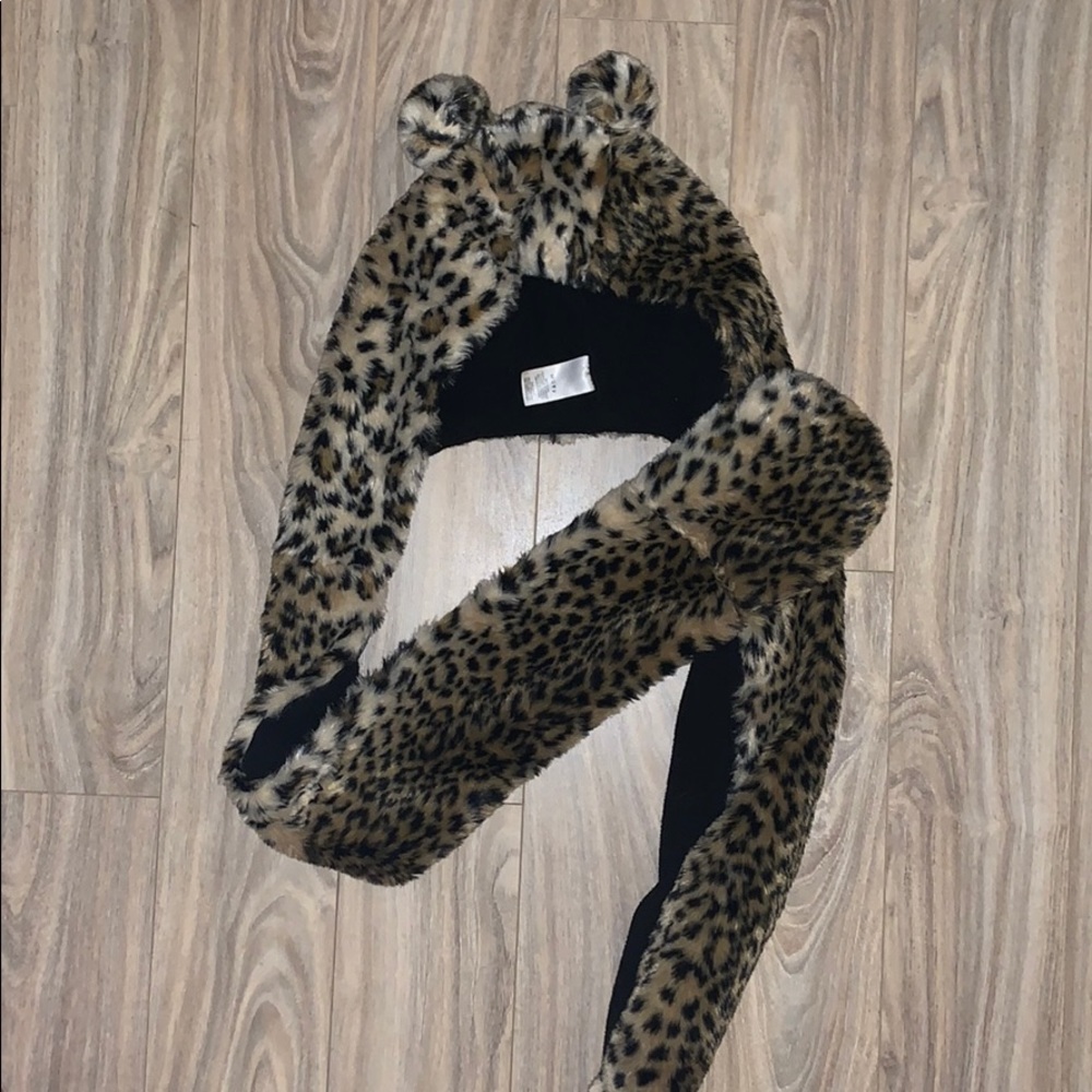 Leopard hat with hand pockets